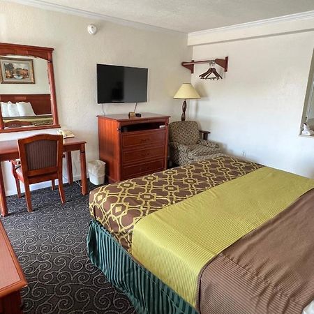 Americas Best Value Inn Hanford Exterior foto