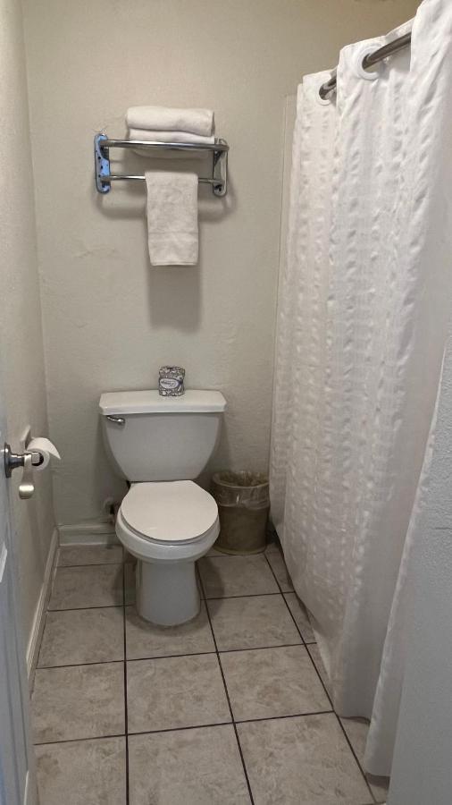 Americas Best Value Inn Hanford Exterior foto
