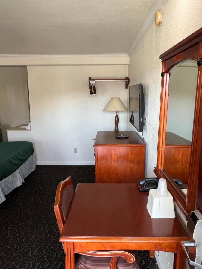 Americas Best Value Inn Hanford Exterior foto