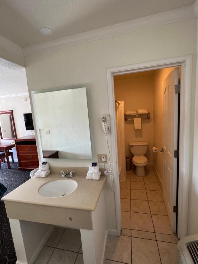 Americas Best Value Inn Hanford Exterior foto